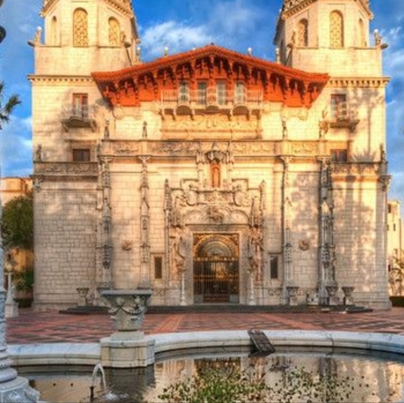 60s HEARST CASTLE Kitsch State Landmark Souvenir Royal Gold Salt Pepper Shakers - Picture 3 of 15